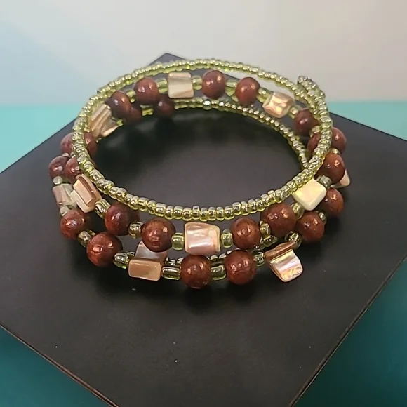 2 Bracelets - Picture 3 of 4